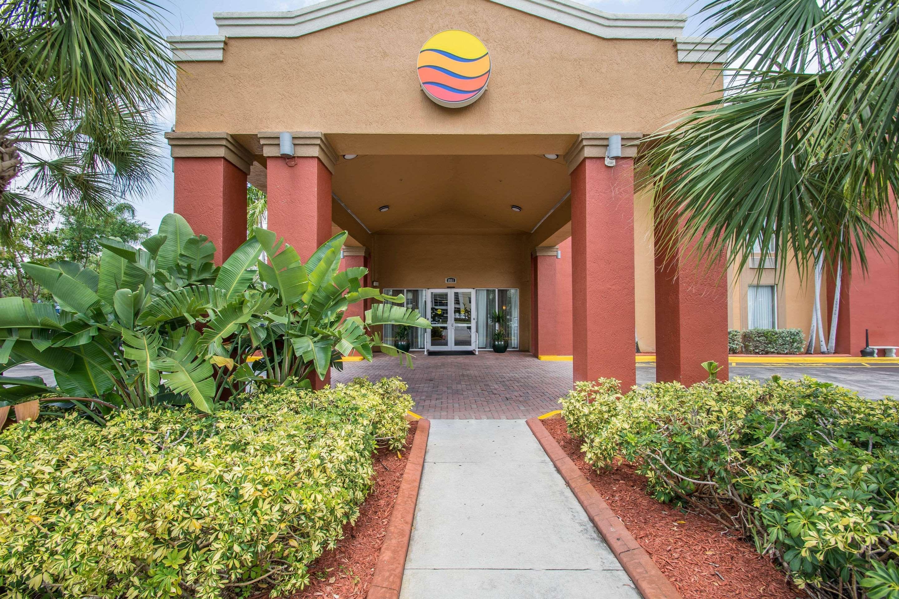 劳德代尔堡西收费高速公路凯富套房酒店 Lauderdale Lakes 外观 照片